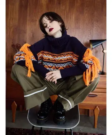 프린지 장식 터틀넥 니트