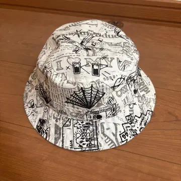 VANS 버킷 햇 화이트 블랙 그래픽