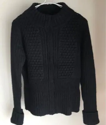 울 무늬 편직 하이넥 가디건 블랙