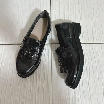 NUOVO 태슬 로퍼 에나멜 블랙 로우힐 출퇴근 통학 M