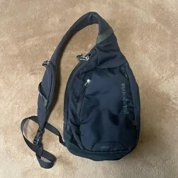 파타고니아 Atom SL 블랙 슬링백