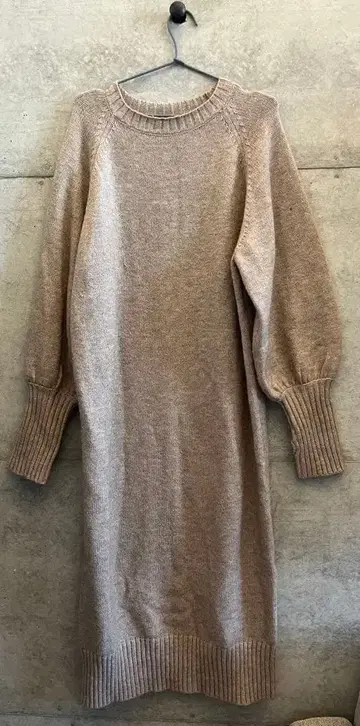 베이지 니트 원피스 긴팔 사이드 슬릿