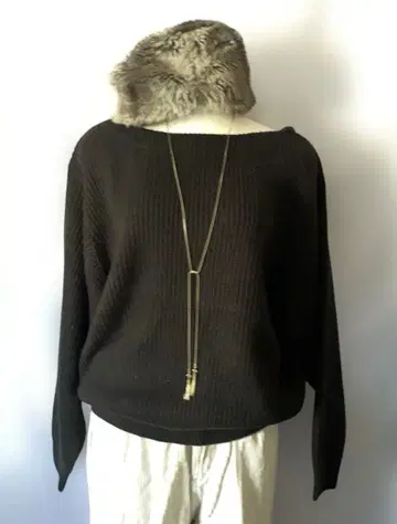 JEANASIS 뒤 V넥 니트 블랙