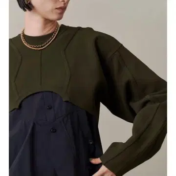 UN3D. 웨이브 라인 숏 니트