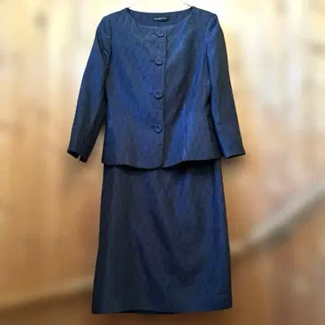 DAMA 컬렉션 실크 100% 스커트 수트 네이비 세로 직조 무늬