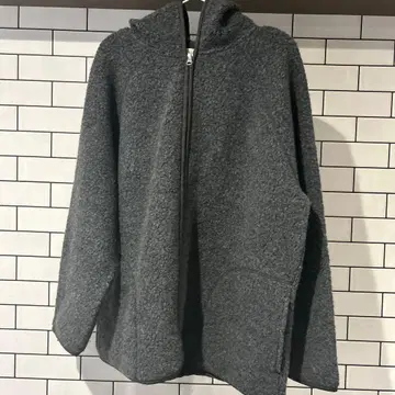 그레이 플리스 자켓 후드 부착