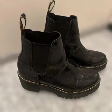 Dr. Martens 에나멜 부츠