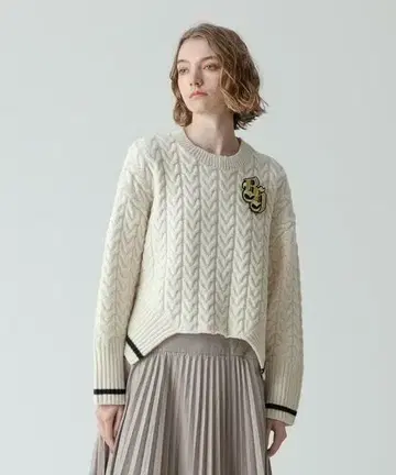 새상품급 2세트 알아바일 케이블 언밸런스 풀오버 로고 브로치