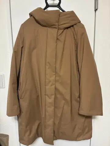 유니클로 후드 부착 브라운 롱 코트