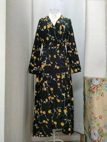 미라 오웬 블랙 꽃무늬 도킹 원피스