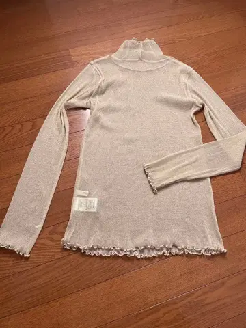 FREAKS 라메 믹스 베이지 터틀넥 긴팔