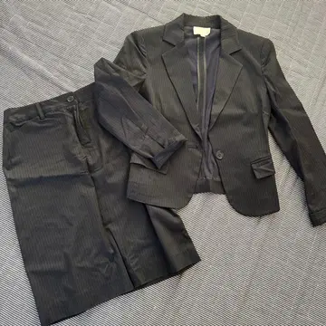 NATURAL BEAUTY 블랙 스트라이프 스커트 수트 S