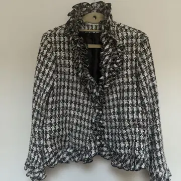 프릴 달린 화이트 블랙 체크 자켓