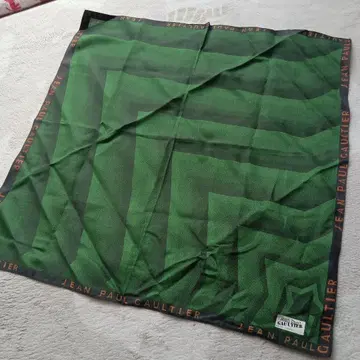 새상품 JeanPaulGaultier STAR 패턴 숄. 스카프. 손수건