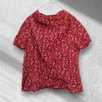 1점 한정 빨간색 계열 꽃무늬 반팔 셔츠 상의 블라우스 레드