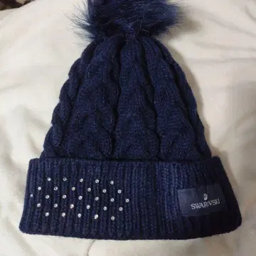 Swarovski 네이비 케이블 짜임 니트 모자