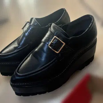 MURUA 블랙 로퍼 통굽