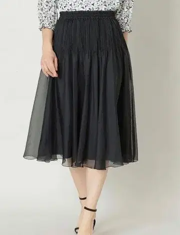 새상품 TO BE CHIC 2025 쉬폰 플리츠 스커트