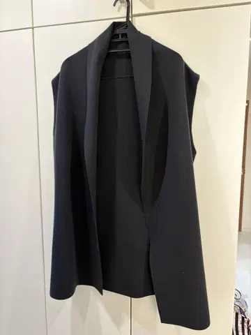 SOEJU 울 혼방 니트 베스트 차콜