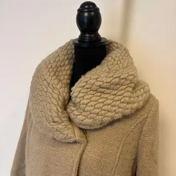 부즈루드 베이지 볼륨 옷깃 코트 38