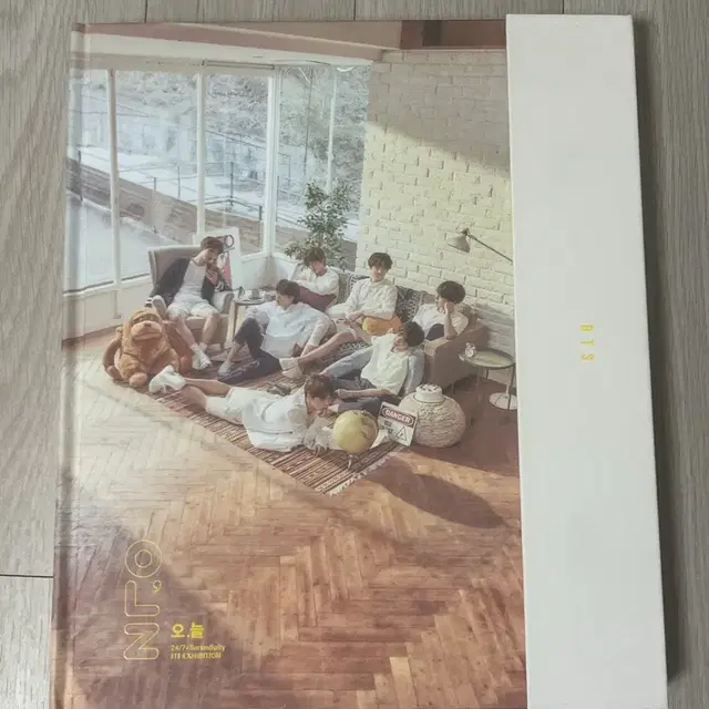 방탄 오늘 전시회 포토북