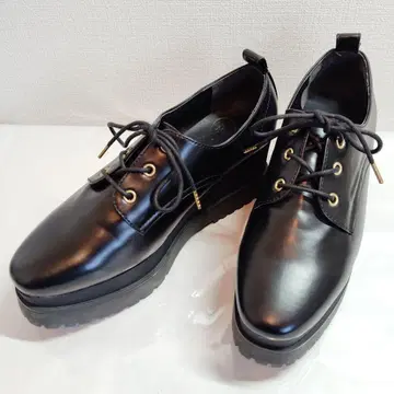 새상품급 통굽 레이스업 슈즈 블랙 23.5cm