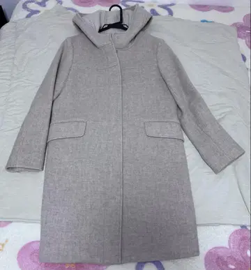 그레이 후드 부착 롱 코트