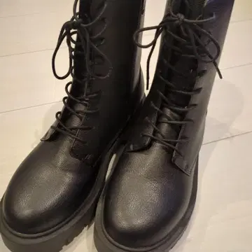 블랙 트레드 밑창 부츠 24.0cm