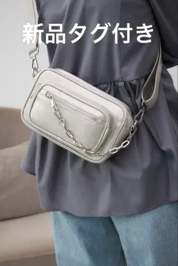 AZUL 새상품 택 포함 아웃 포켓 스퀘어 숄더백 실버