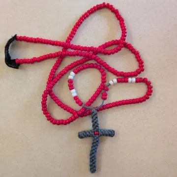 NEIGHBORHOOD 빨간색 비즈 십자가 목걸이