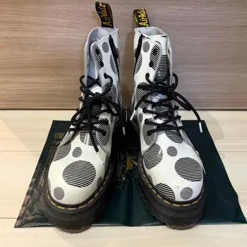 닥터마틴 8홀 UK7 통굽 부츠