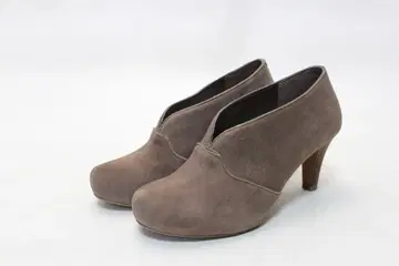 21 클락스 천연 가죽 부티 펌프스 (UK 4D) 새상품급