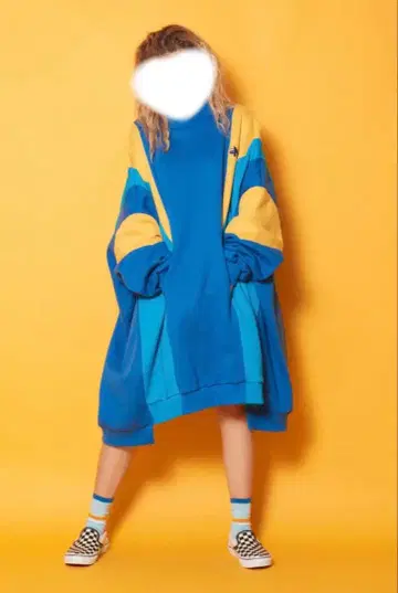 Candy Stripper BRAVE DINOSAUR 맨투맨 원피스