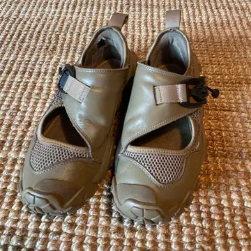 올리브 그린 스니커즈 메쉬