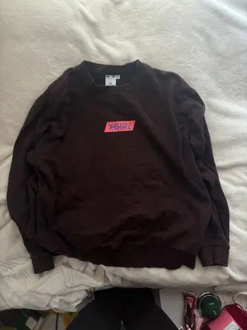 X-GIRL 다크 브라운 맨투맨