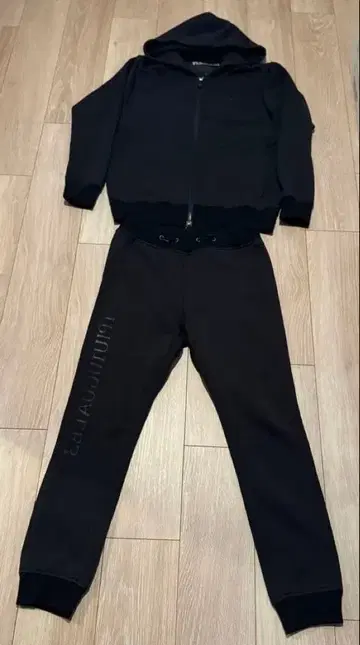 1PIU1UGUALE3의 상하의 세트 럭셔리 저지 세트