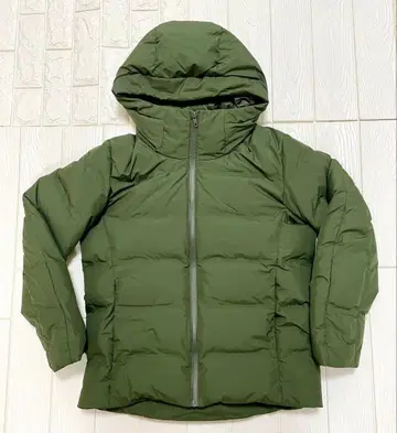 유니클로 심리스 다운 후드티 3D컷 올리브 S 사이즈