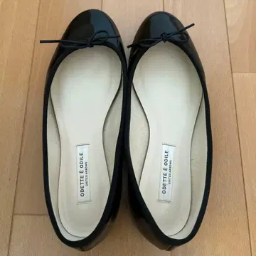 새상품급 오데뜨 앤 오딜 에나멜 발레 슈즈