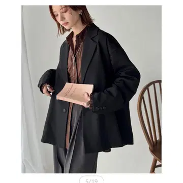 Classical Elf 블랙 테일러드 자켓