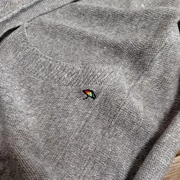 그레이 니트 가디건 자수 로고 포함