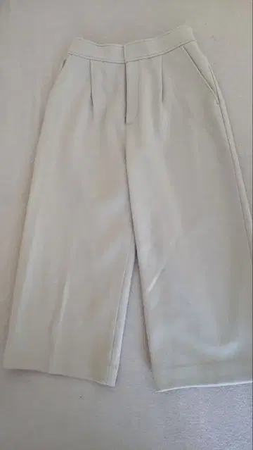 [ 새상품급 ] 언타이틀 울 저리 와이드 크롭 팬츠 XS 사이즈