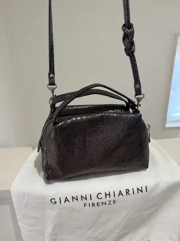 잔니키아리니 알리파 S 메탈릭 블랙