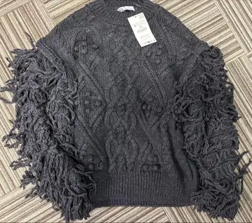 택 포함 새상품 ZARA 프린지 다크 그레이 케이블 니트 스웨터