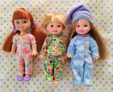 바비의 여동생 켈리 와 친구 3명 모두 파자마!