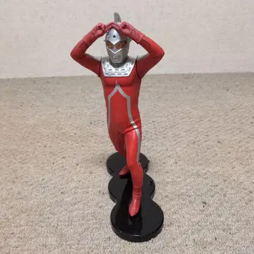 울트라맨 피규어 빨간색