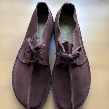 Clarks 브라운 계열 스웨이드 신발