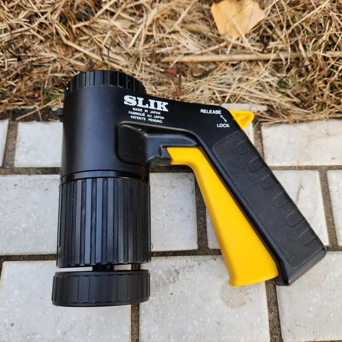 Lightweight tripod Daiwa legs + Manfrotto head + bag on Bunjang Global Site.