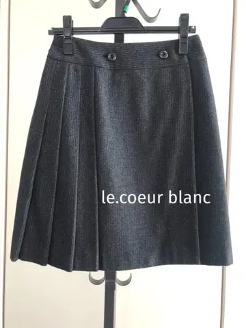 르 쿠르 블랑 차콜 그레이 플리츠 스커트 무릎 기장
