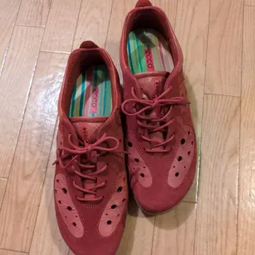ECCO 빨간색 메쉬 스니커즈