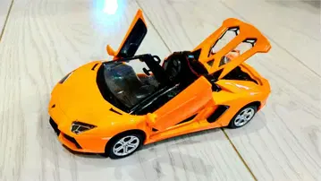 람보르기니 아벤타도르 LP 700-4 로드스터